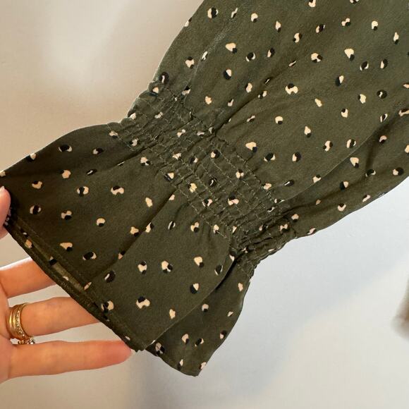 Oat Green Speckled V-Neck Peplum Blouse Long Sleeve Ruffle Cuff NWT Size L - Picture 5 of 9